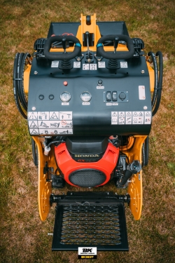 323T