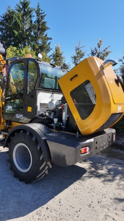 BK 825