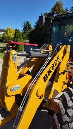 BK 825
